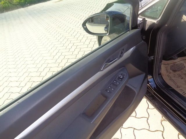 Volkswagen Golf Life Variant