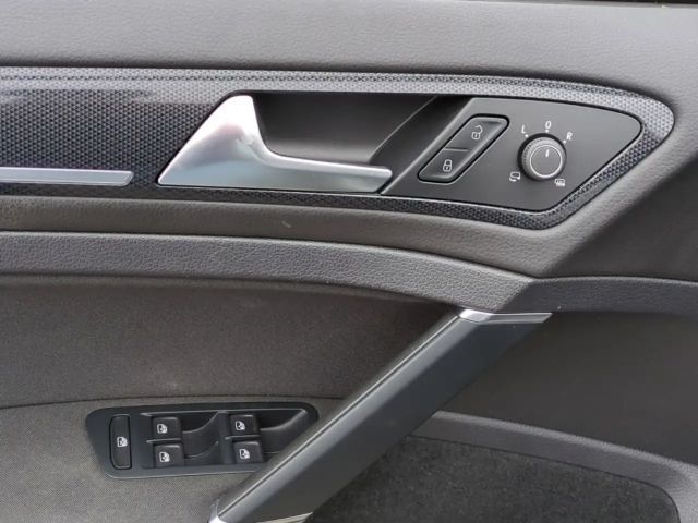 Volkswagen Golf 1.0 TSI Golf VII Variant