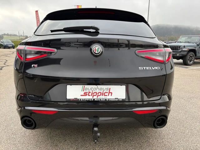 Alfa Romeo Stelvio AT8 Q4