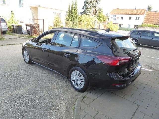 Ford Focus Traveller 1,5 EcoBlue *LED*NAVI*PDC*