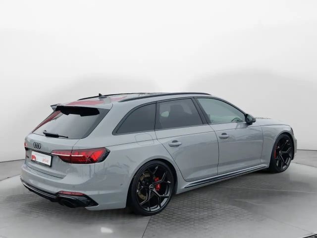 Audi RS4 Avant Quattro S-Tronic