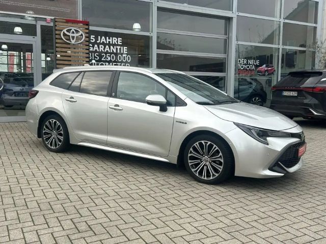 Toyota Corolla Hybride Team D