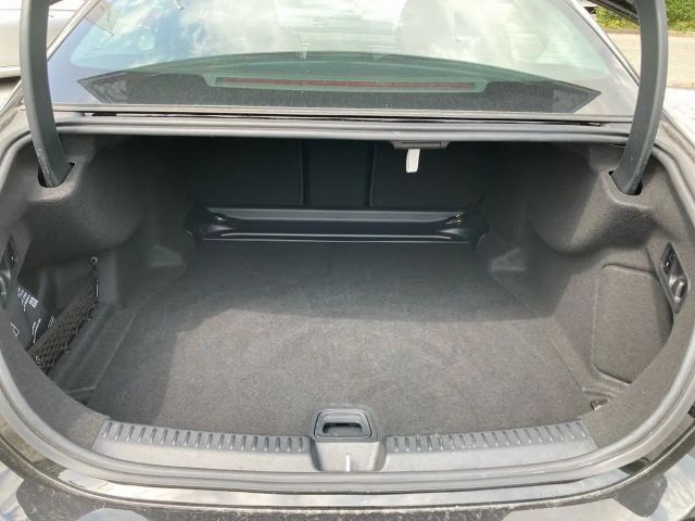 Mercedes-Benz E 200 AVANTGARDE Sedan