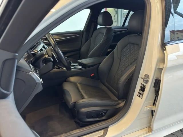 BMW 520 520d M-Sport Sedan