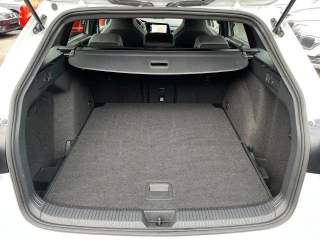 Volkswagen Golf R-Line Variant