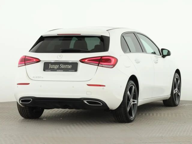 Mercedes-Benz A 250 A 250 e