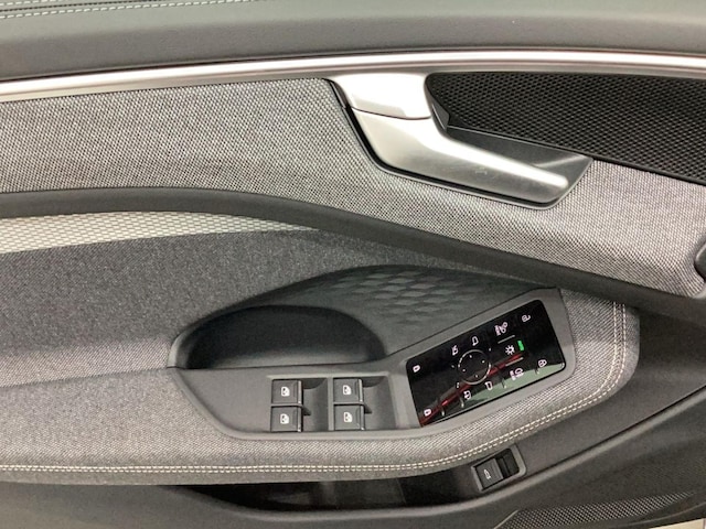 Audi A6 Avant Quattro S-Tronic