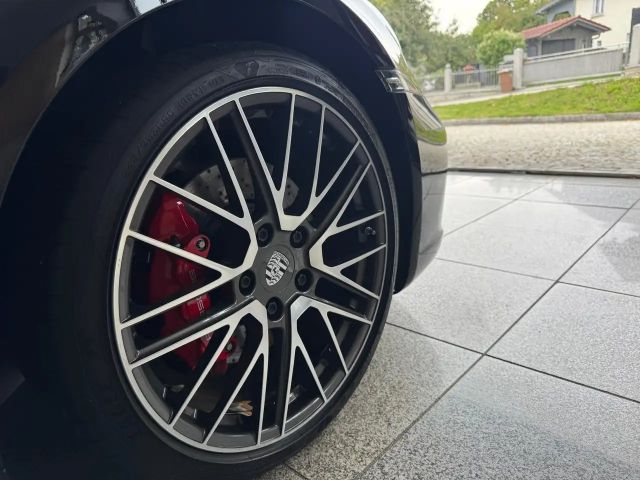 Porsche 911 4S Coupé Targa