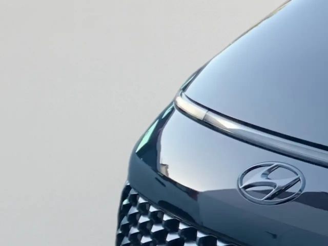 Hyundai Staria Signature