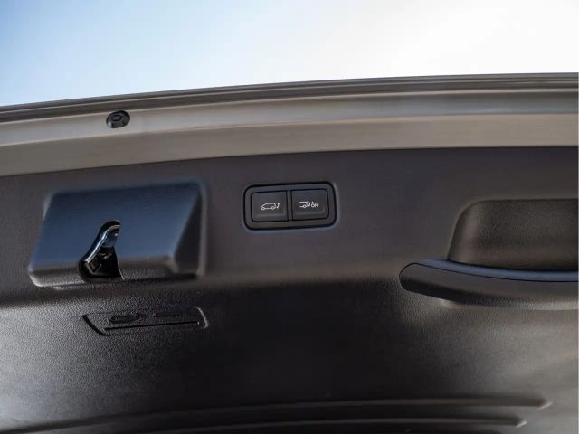 Hyundai Staria Signature