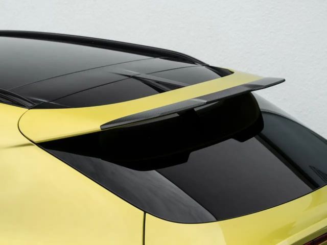 Aston Martin DBX 707