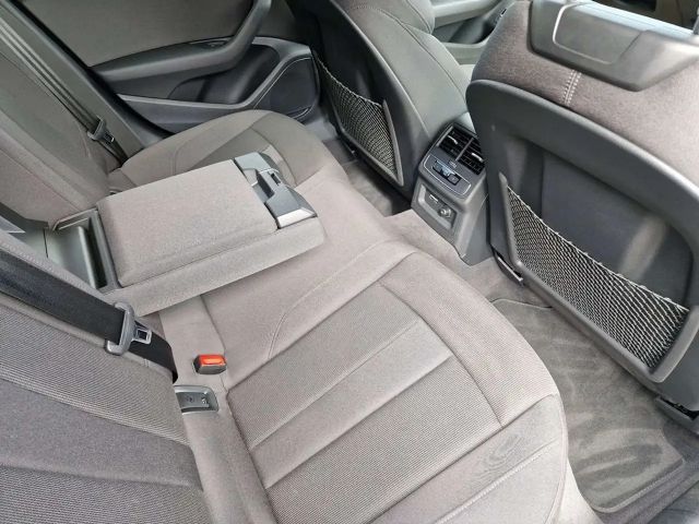 Audi A4 40 TDI S-Line S-Tronic Sedan