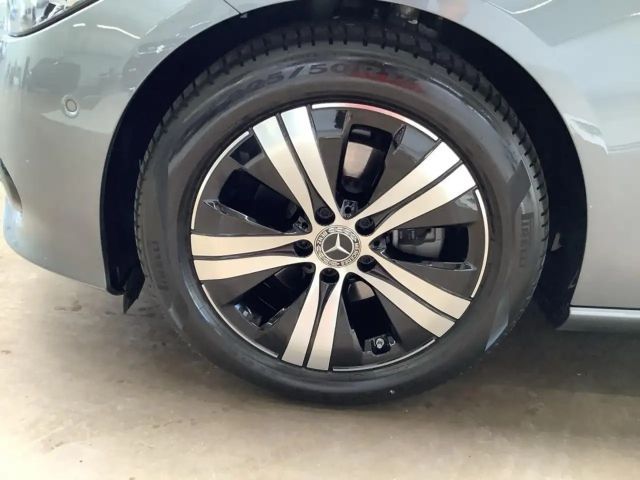 Mercedes-Benz C 180 AVANTGARDE Sedan