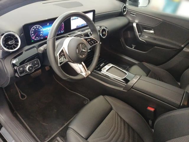 Mercedes-Benz A 200 A 200 d