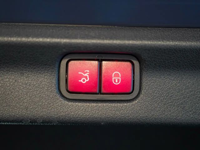 Mercedes-Benz EQE 300 Electric Art Sedan