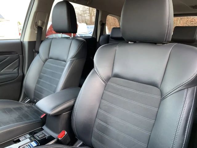 Mitsubishi Outlander 4WD PHEV