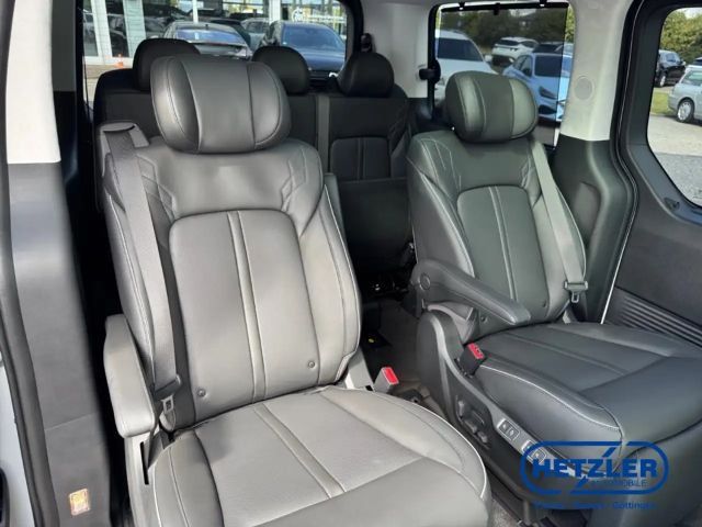 Hyundai Staria Signature