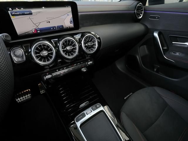 Mercedes-Benz CLA 200 AMG Line Coupé