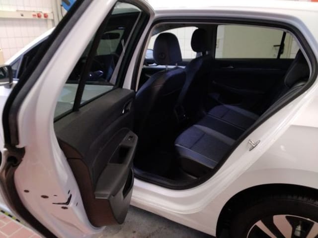 Volkswagen Golf 1.5 eTSI DSG