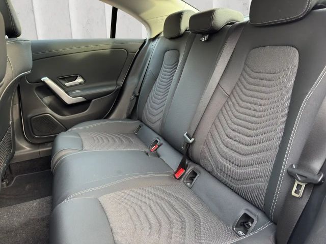 Mercedes-Benz CLA 180 Coupé Progressive