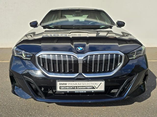 BMW 520 520i M-Sport Sedan