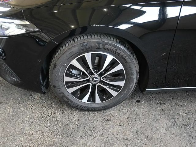 Mercedes-Benz A 180 A 180 d