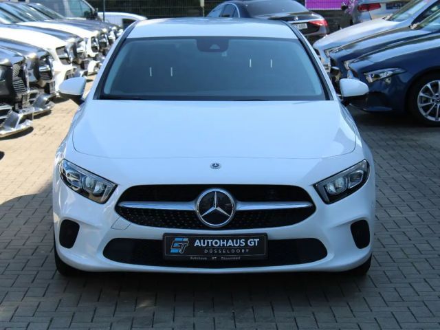Mercedes-Benz A 180 A 180 d