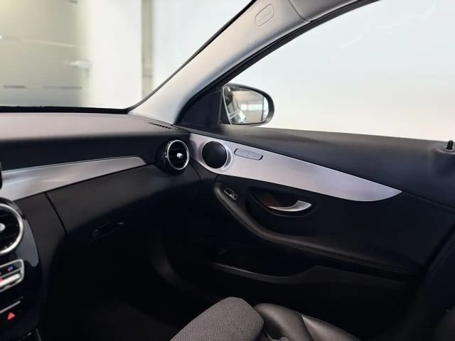 Mercedes-Benz C 200 AVANTGARDE C 200 d Sedan