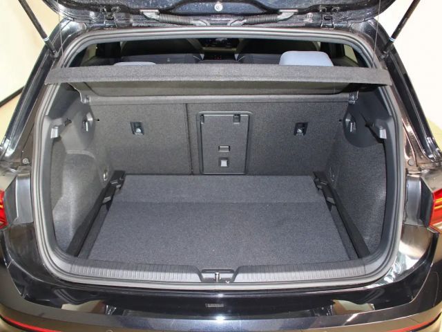 Volkswagen Golf 1.5 eTSI Golf VIII R-Line