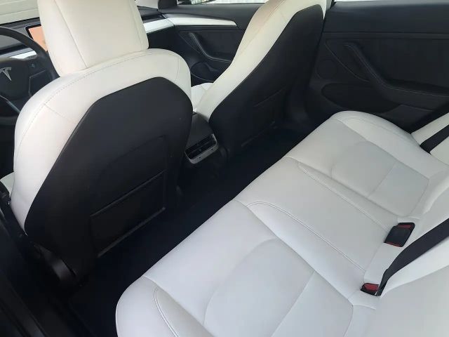 Tesla Model 3 AWD Long Range