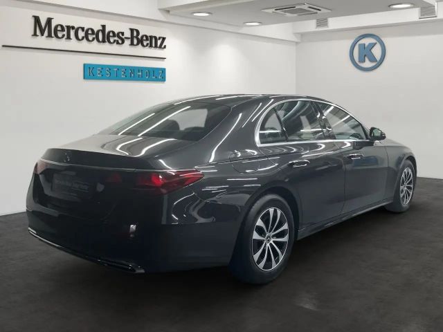 Mercedes-Benz E 200 AVANTGARDE Sedan