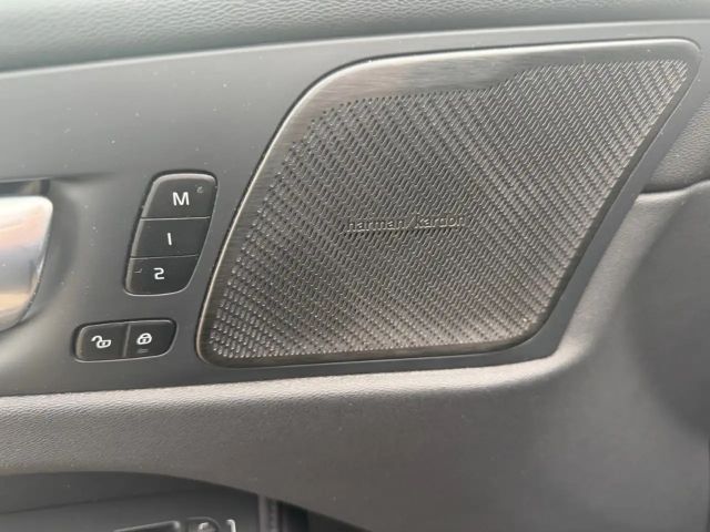 Volvo XC60 Dark Plus