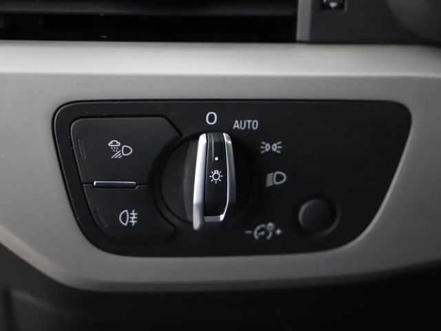 Audi A4 30 TDI Sedan