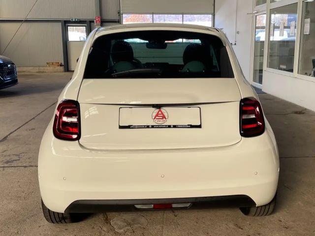 Fiat 500e La Prima