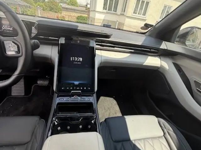 Ford Capri Premium RWD