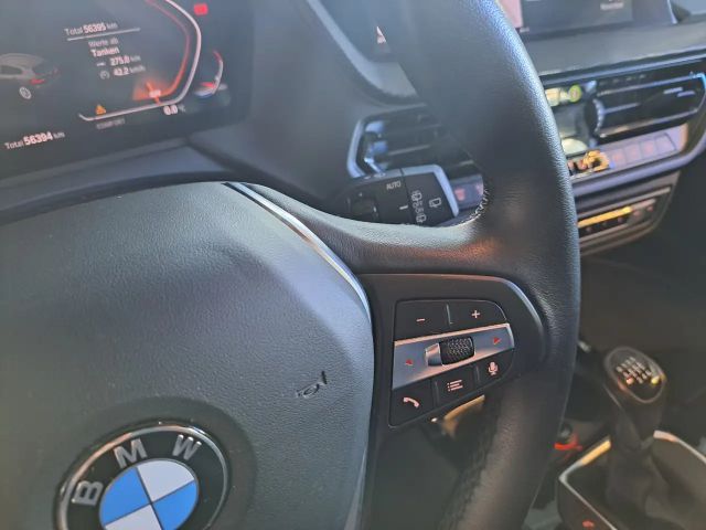 BMW 118 118i Luxury Line Sedan