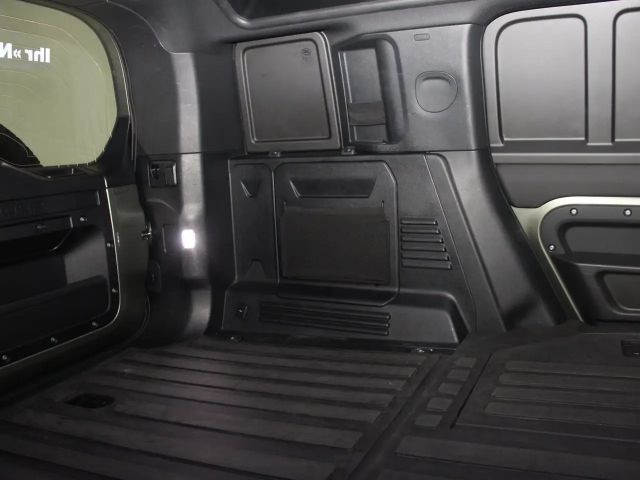 Land Rover Defender 110 D250 S