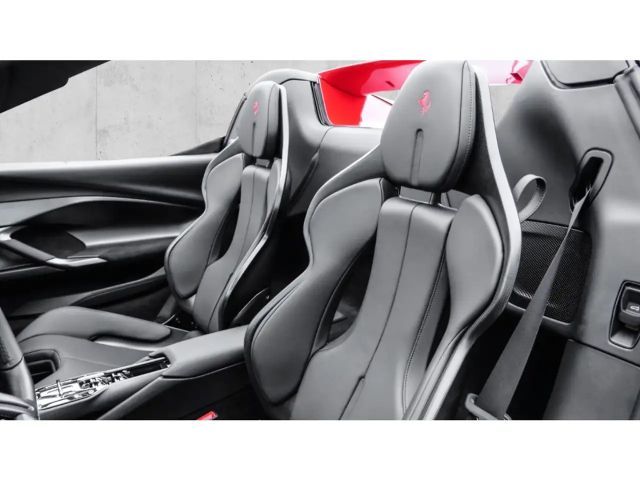 Ferrari 296 *Carbon+LED*Lift*Racing-Livery*Racingsitze*HiFi*