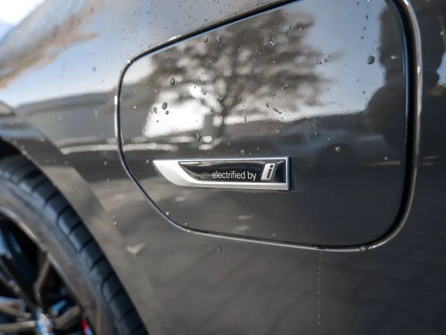 BMW 330 330e M-Sport Touring xDrive