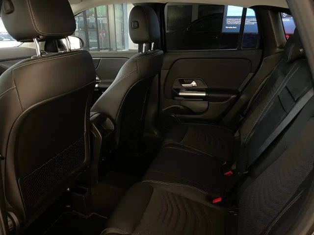 Mercedes-Benz GLA 200 4MATIC GLA 200 d