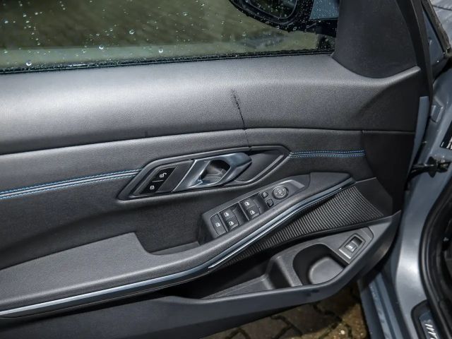 BMW 318 318i M-Sport Sedan