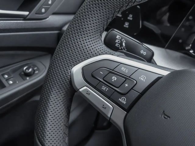 Volkswagen Golf 1.5 eTSI R-Line