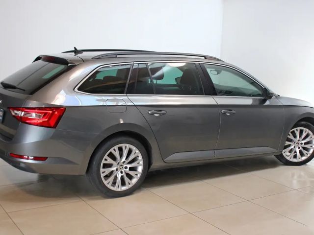 Skoda Superb 2.0 TDI Ambition Combi