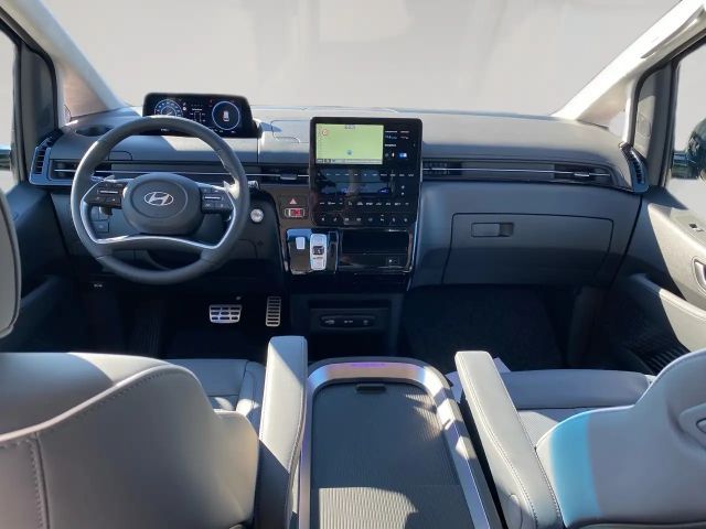 Hyundai Staria Signature