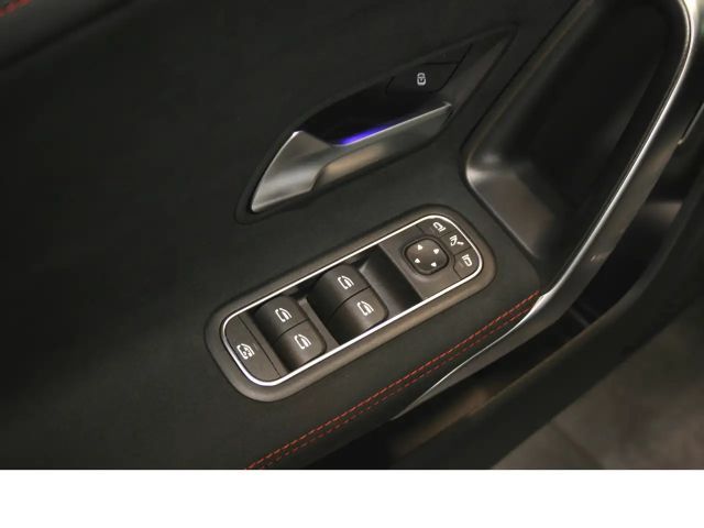 Mercedes-Benz CLA 200 AMG Line