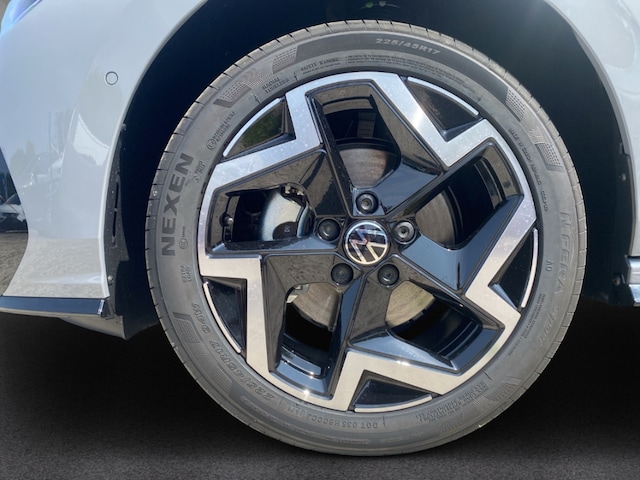 Volkswagen Golf 1.5 eTSI R-Line