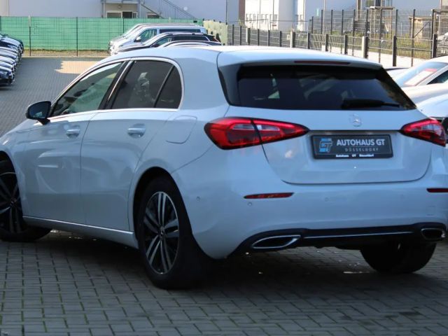 Mercedes-Benz A 180 /Sitzhzg/Kamera/Navi/Spur/Tempomat/AHK