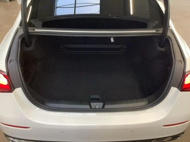 Mercedes-Benz E 200 4MATIC AVANTGARDE Sedan