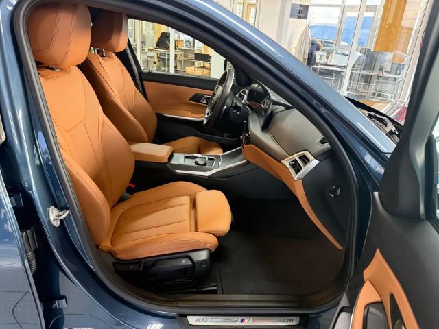 BMW 320 320i M-Sport Sedan