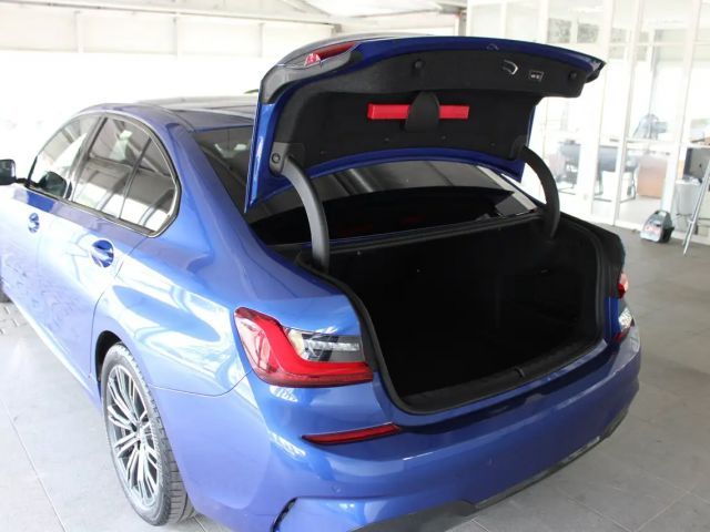 BMW 320 320d M-Sport Sedan xDrive